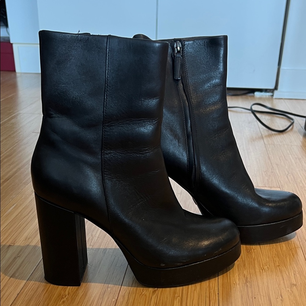 Zara Black High-Heeled Leather Boots